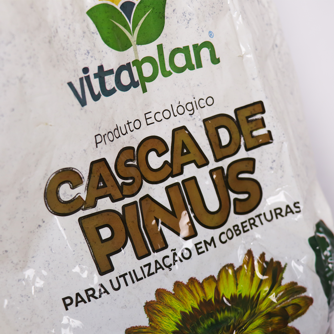 Casca de Pinus para Cobertura de Vasos e Canteiros - 400g